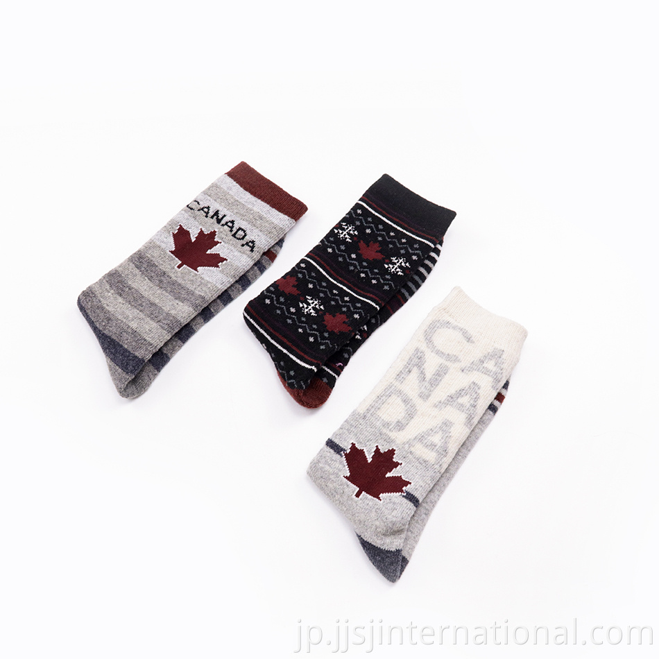 autumn and winter maple leaf pattern cotton socks